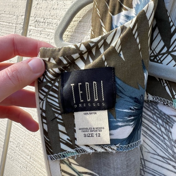 Teddi Dress Woman's Sz 12 Green Blue Cream Sleeveless Maxi Floral Tropical VTG - Picture 7 of 7